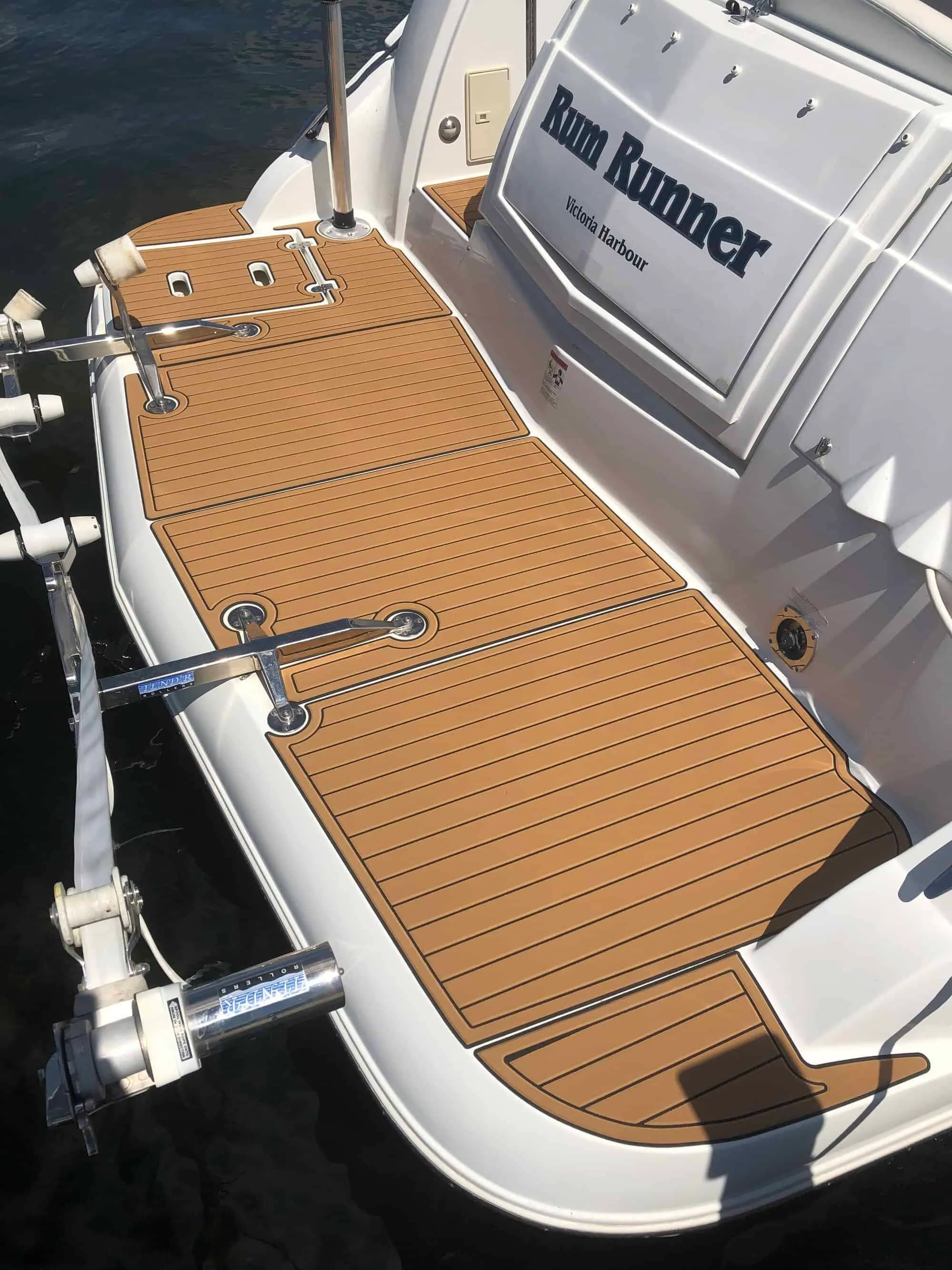 2008 Cruisers Yachts 360 Express — teak-tone SeaDek finished work